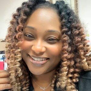 Meet your Posher, Lakisha